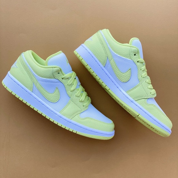 NEW Jordan 1 Low limelight (W) in BOX - Picture 6 of 6